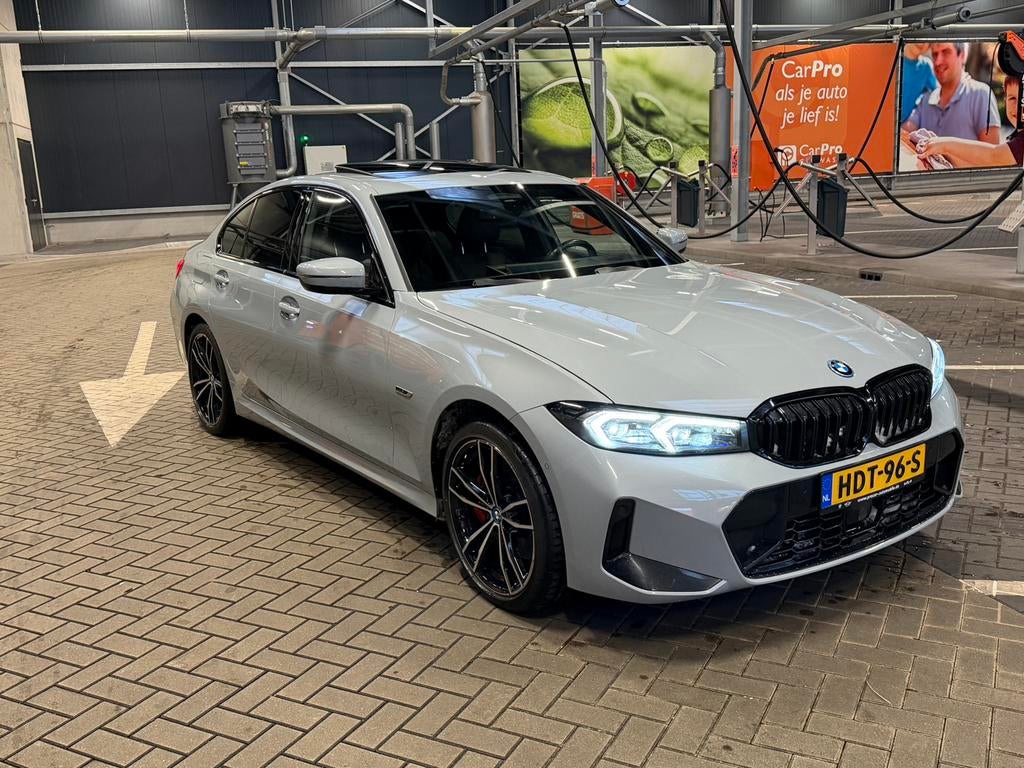 BMW 3-Serie 330e 292pk Aut 2023 Grijs schade voor koplamp, 1998 cc, Achterwielaandrijving, 4 cilinders, Sedan