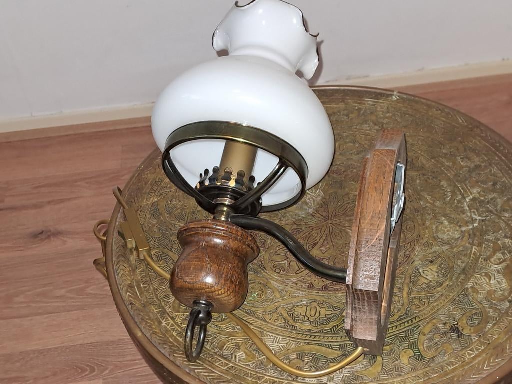 Eiken wandlampje met glazen kapje, Antiek en Kunst, Antiek | Glas en Kristal, Ophalen of Verzenden