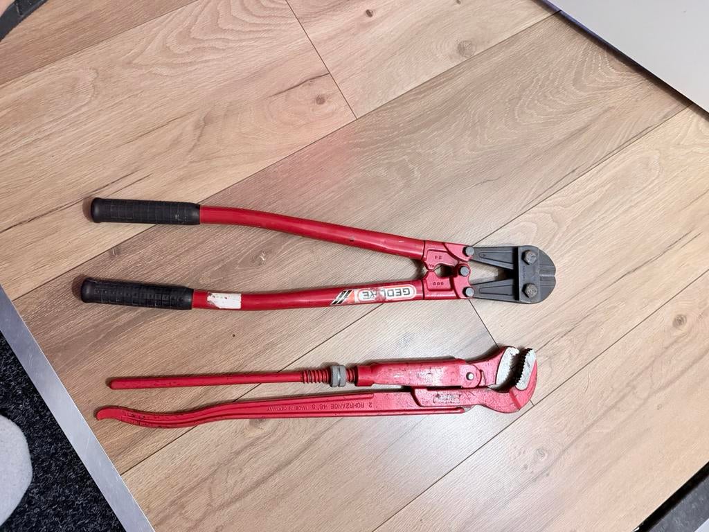 Pijptang en Gedore boutenschaar, Ophalen