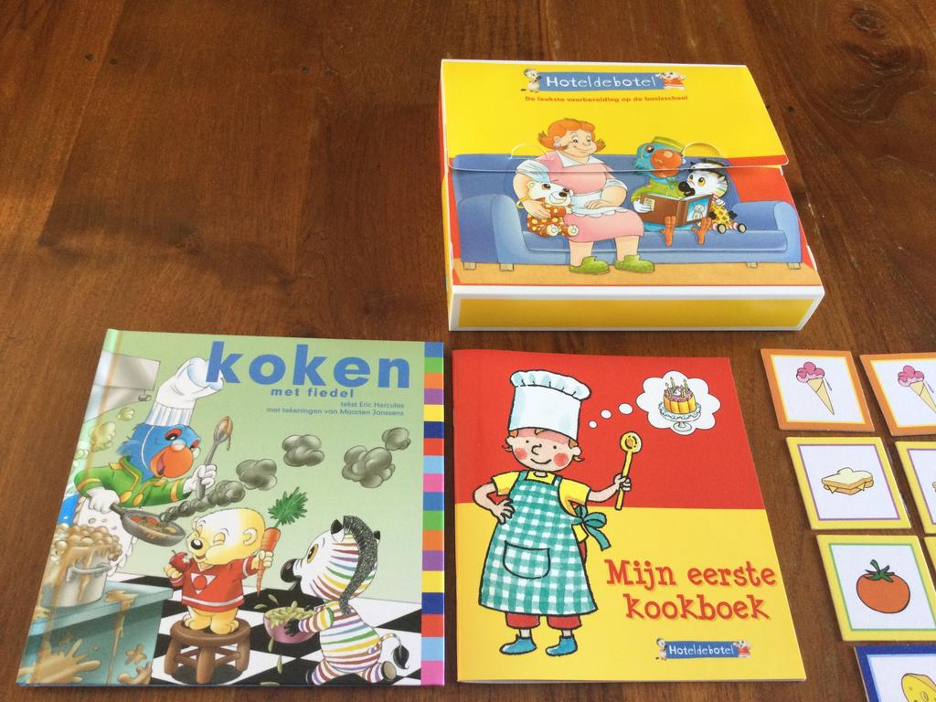 HOTELDEBOTEL BOX, THEMA ETEN, Ophalen of Verzenden, Zo goed als nieuw, Jongen of Meisje, 5 of 6 jaar