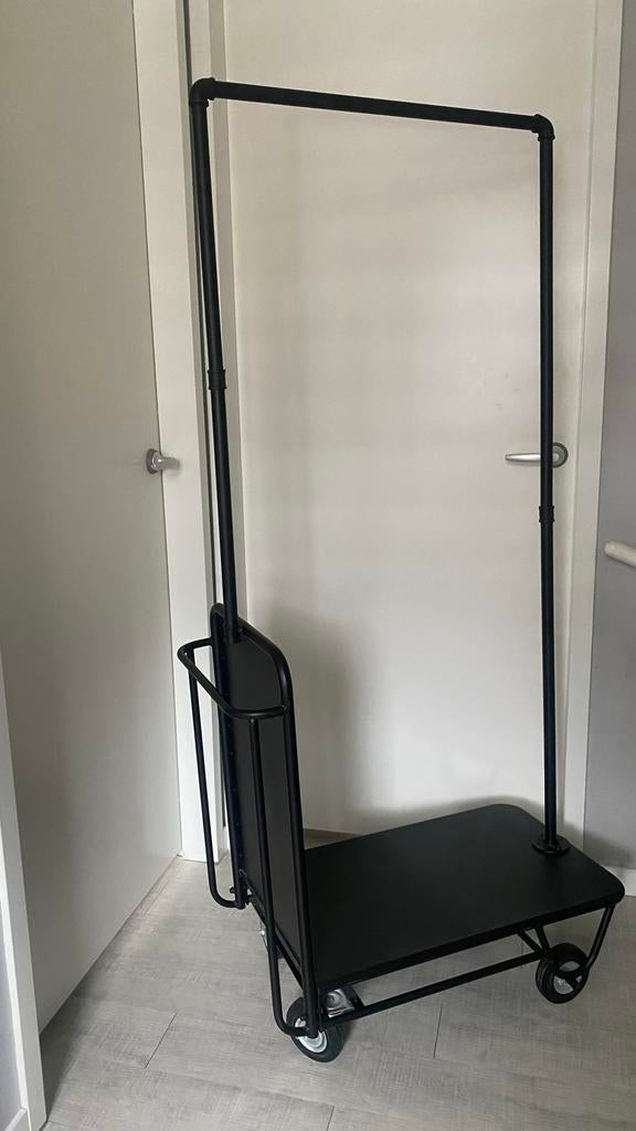 Kledingrek op wieltjes van Karwei, Ophalen, Met wielen, Gebruikt