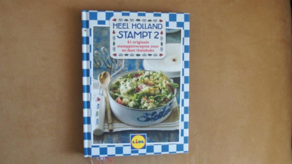 Heel Holland stampt 2 - Lidl - Stamppot, Boeken, Hoofdgerechten, Lidl, Ophalen of Verzenden, Zo goed als nieuw