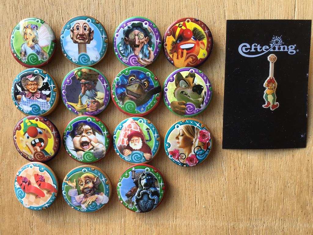 15 Efteling buttons & pin Langnek - ZGAN, Verzamelen, Efteling, Ophalen of Verzenden, Zo goed als nieuw, Button of Speldje