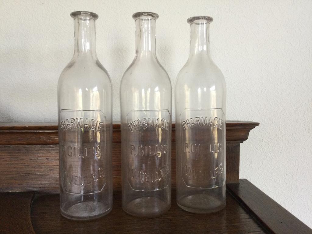 Zoldervondst  3 Antieke brocante Franse apotheker flessen, Ophalen of Verzenden