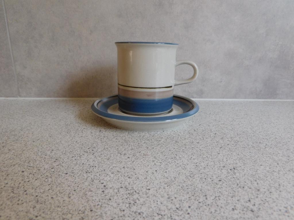 Kop en schotel Mokka Uhtua Arabia Finland, Huis en Inrichting, Keuken | Servies, Ophalen of Verzenden, Zo goed als nieuw, Overige stijlen