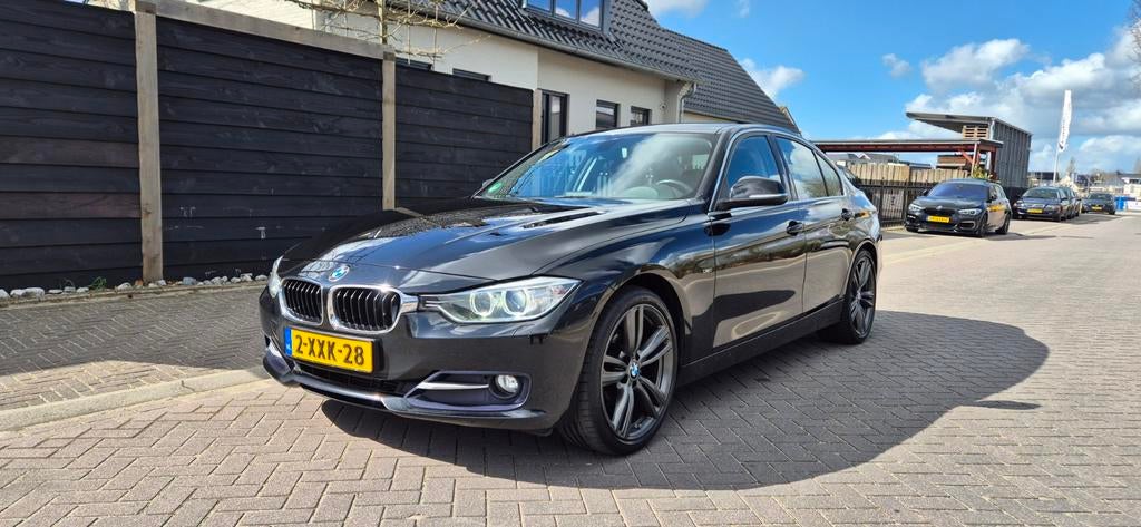 BMW 3-Serie 320i Aut8 (f30), Auto's, BMW, Achterwielaandrijving, 4 cilinders, Zwart, Origineel Nederlands