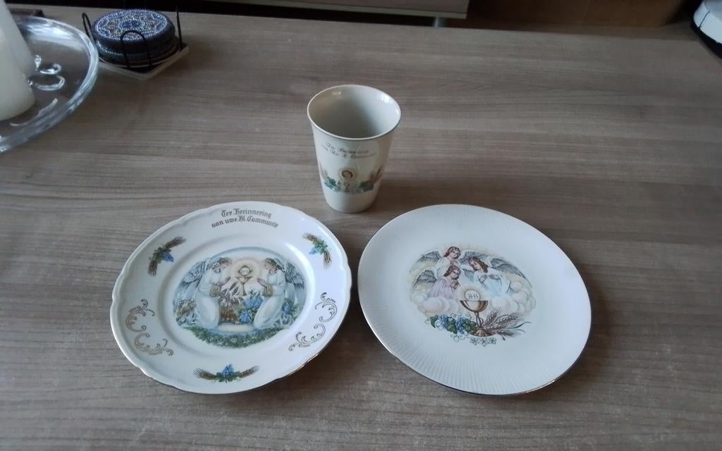 Antiek communie servies: 2 borden en 1 beker, gemerkt, Ophalen of Verzenden