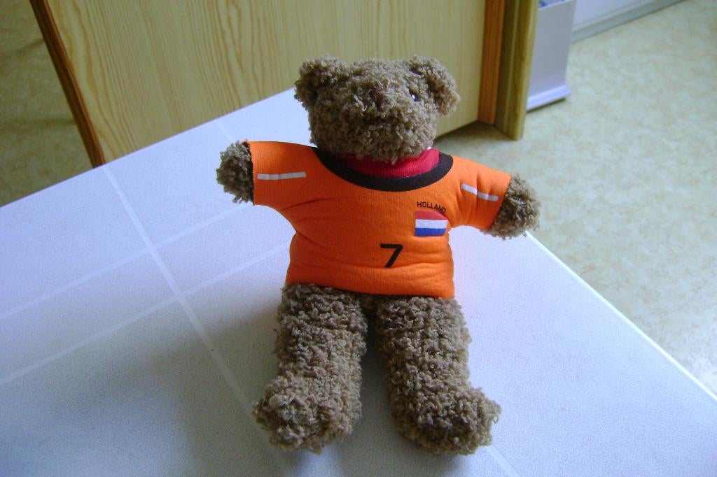 voetbal mascotte beer met oranje shirt met nr 7 erop, Ophalen of Verzenden, Zo goed als nieuw, Overige binnenlandse clubs, Overige typen