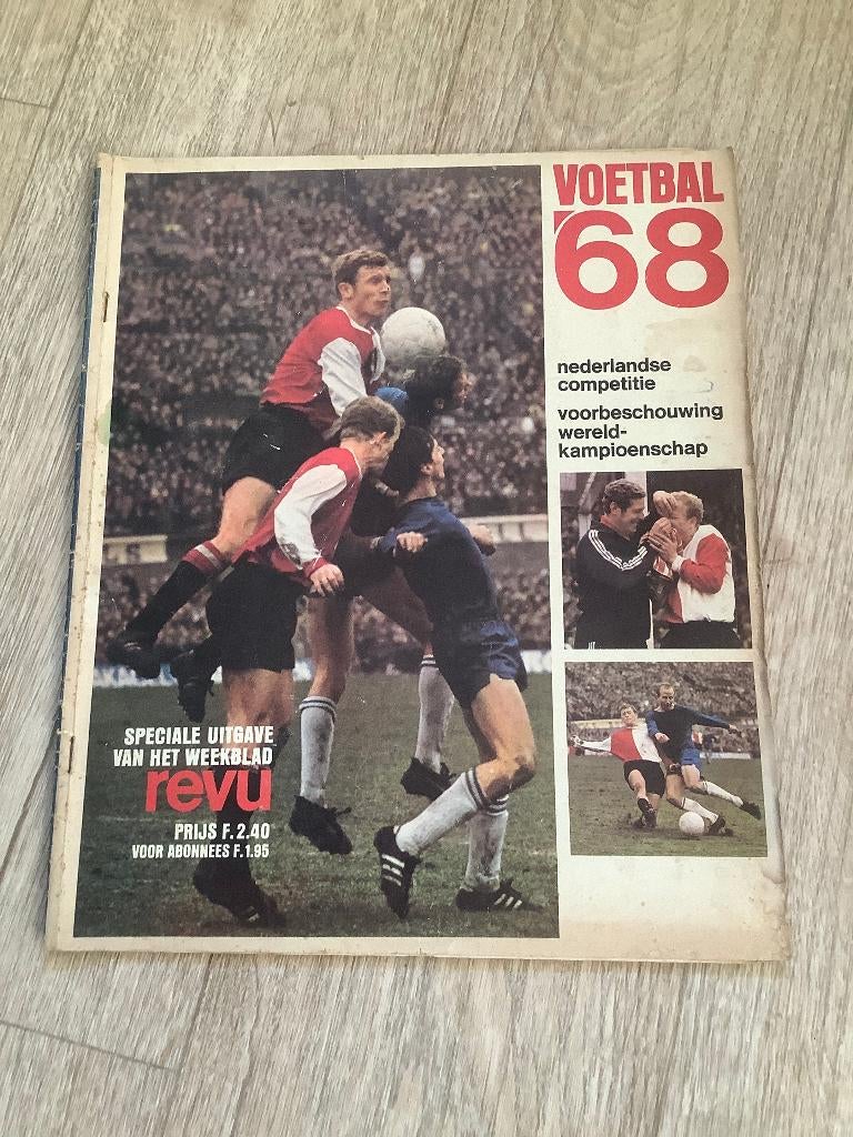 REVUE VOETBAL 68 SPECIALE UITGAVE, Ophalen of Verzenden, Gebruikt, Overige binnenlandse clubs, Boek of Tijdschrift