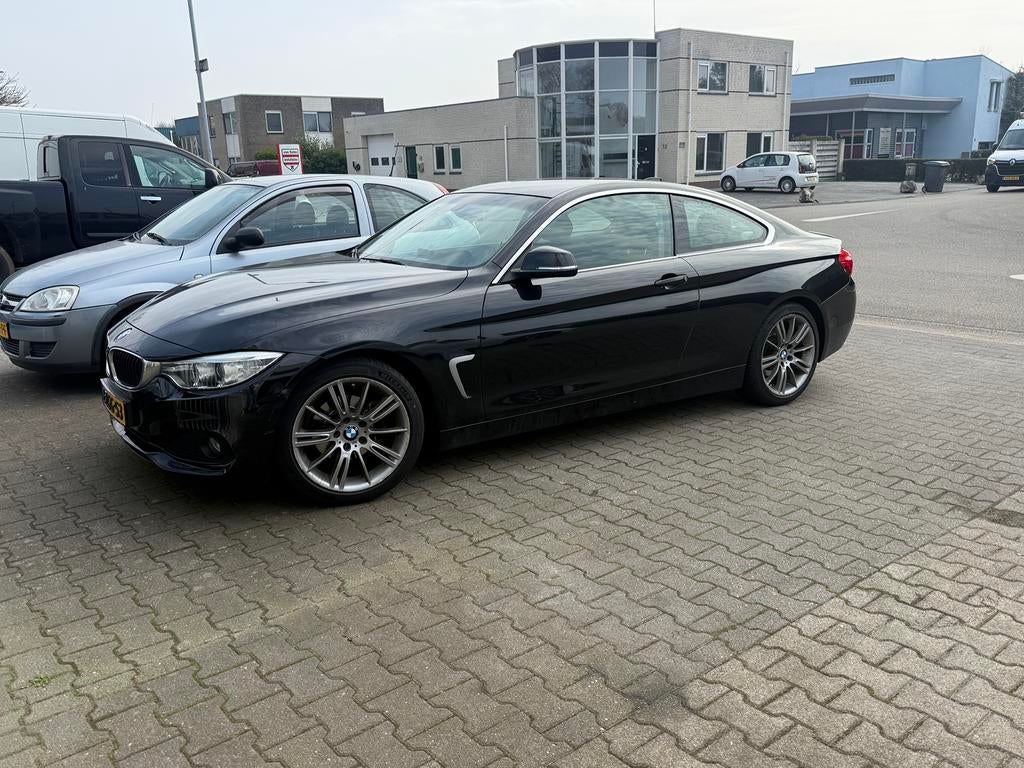 BMW 4-Serie 420I - Automaat - 2.0 - ruilen kan, Auto's, Zwart, 4 stoelen, Zwart, Origineel Nederlands