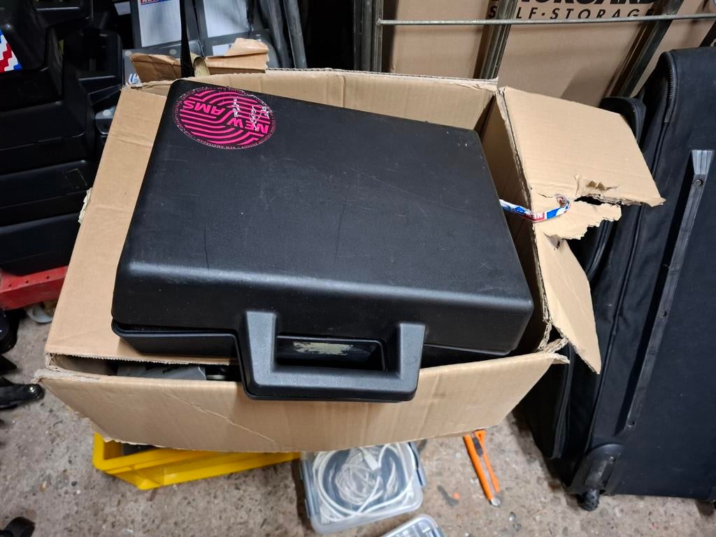 Zwarte koffer met schuimrubberen binnenkant, Koffer, Koffer, Koffer, Overige instrumenten