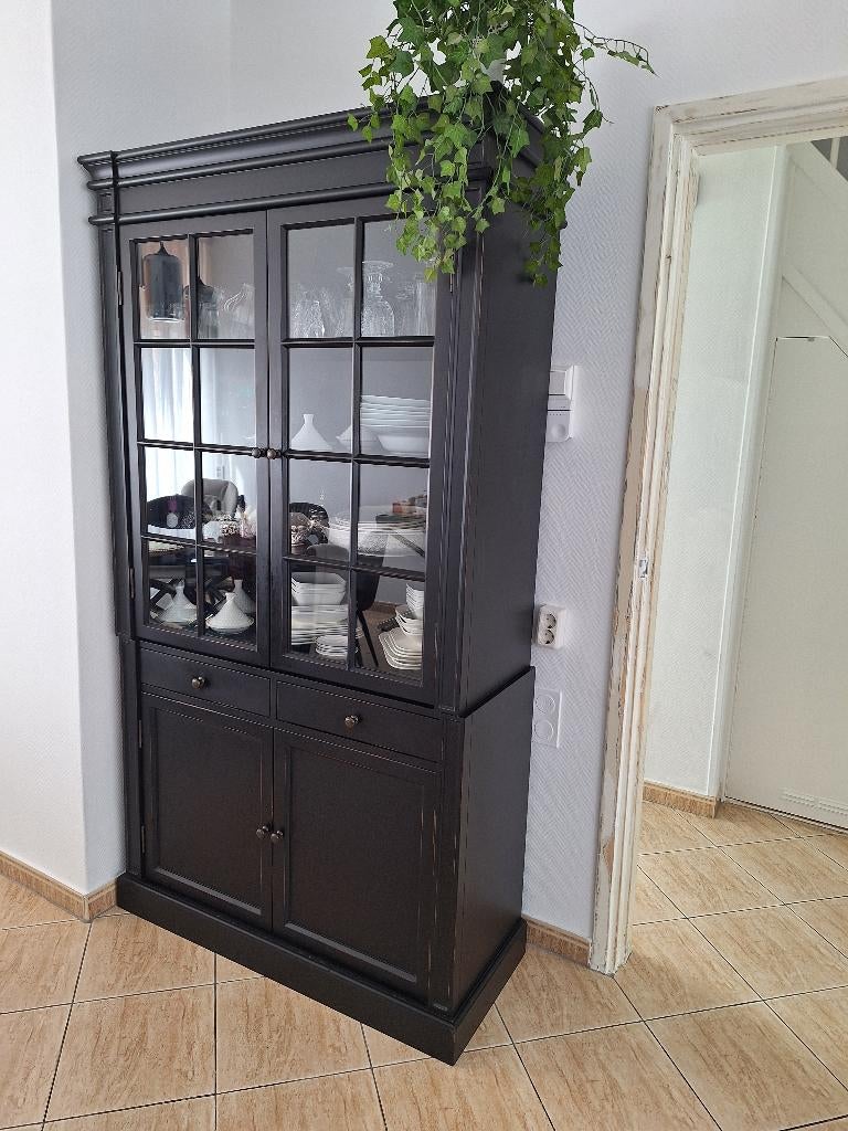 prachtige zwarte vitrinekast, Huis en Inrichting, Vitrinekasje, 200 cm of meer, Ophalen of Verzenden, Zo goed als nieuw