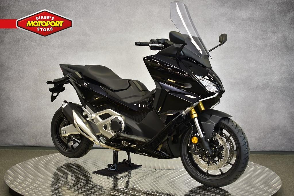 Honda FORZA 750 (bj 2021), Scooter, Honda Motor Europe, Bedrijf, Crystal Bldng B-Unit B11.2 Rivium Blv200
2909 LK  Capelle aan den IJsel, NL