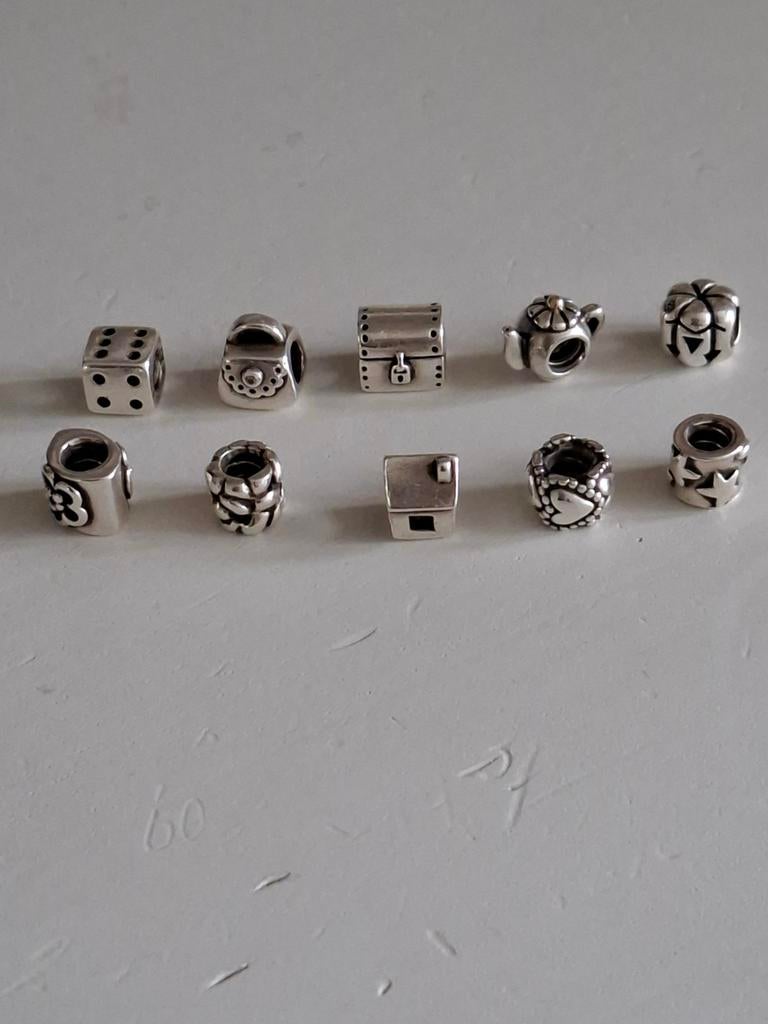 10 Pandora bedels: huisje, tasje, dobbelsteen, theepot, Pandora, Ophalen of Verzenden, Zo goed als nieuw, 4 bedels of meer