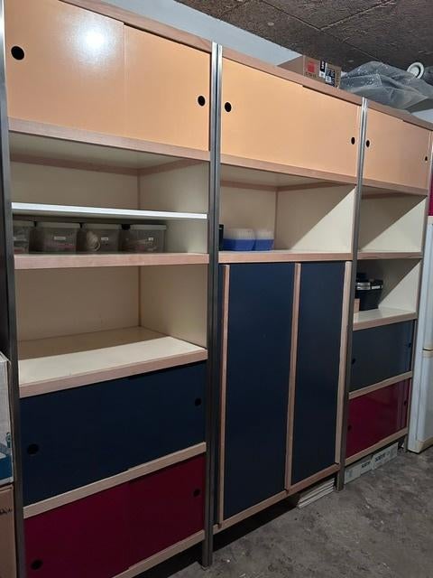 Kewlox Kasten, Ophalen, Met deur(en), Gebruikt, 200 cm of meer