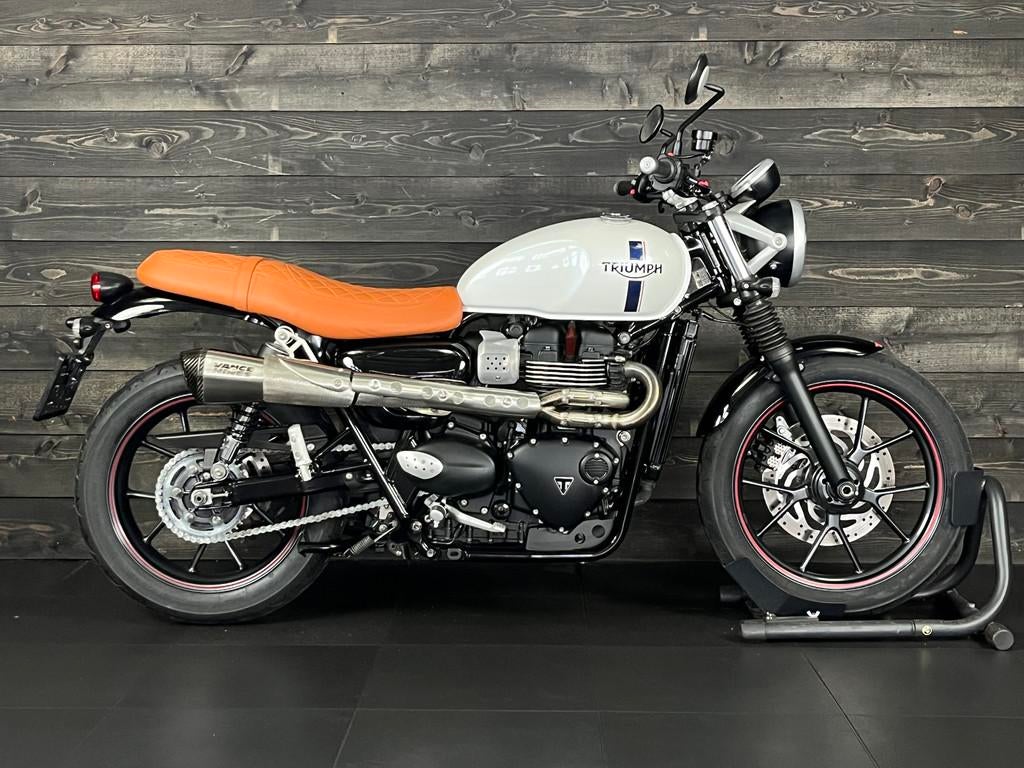 Triumph STREET TWIN CUSTOM (bj 2020), Bedrijf, 900 cc, Meer dan 35 kW, Naked bike