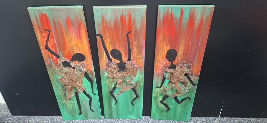 Drieluik schilderij met dansende figuren, Ophalen