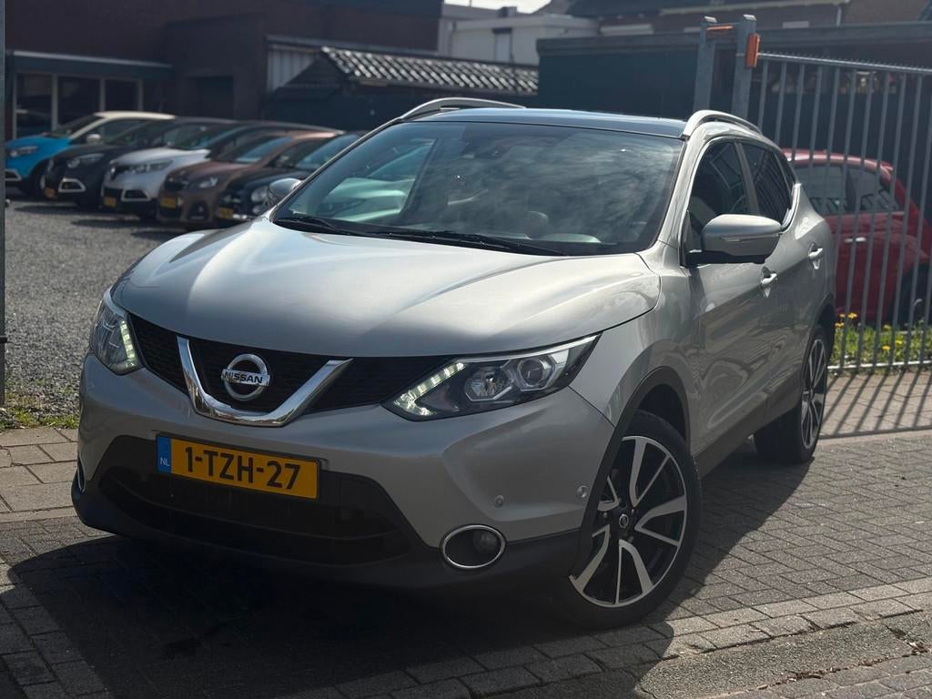Nissan Qashqai 1.2 Tekna | Panoramadak | Trekhaak | Lederen, Euro 5, Gebruikt, Zwart, 4 cilinders