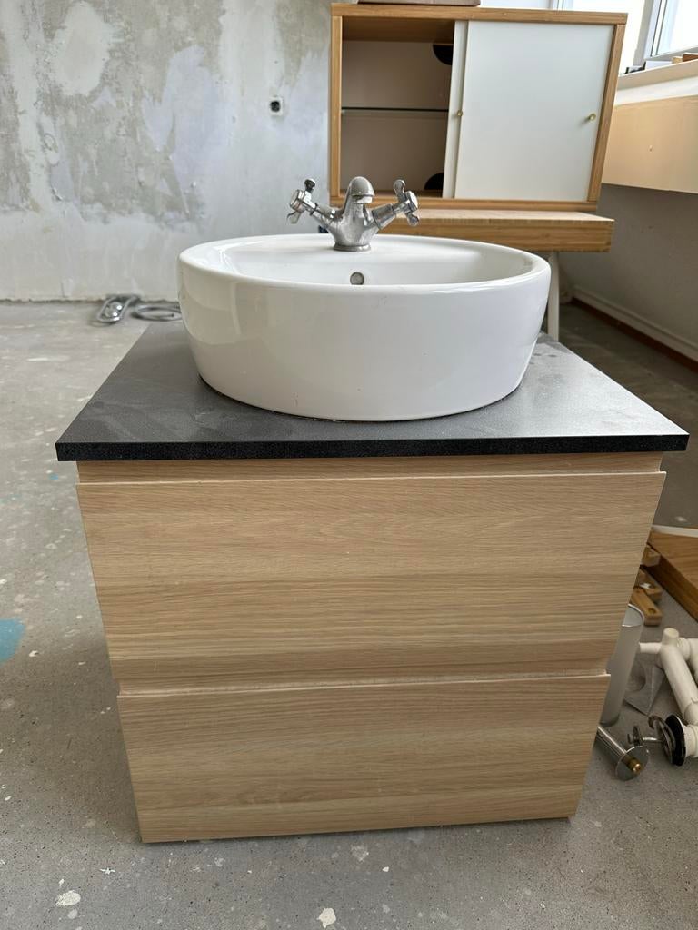 Wastafelmeubel met waskom en kraan - gebruikt voor Chan, Huis en Inrichting, Badkamer | Badkamermeubels, Gebruikt, Wasbak of Wastafel