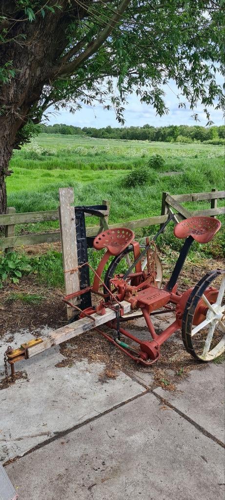 Massey Harris getrokken vingermaaibalk met twee zittingen., Ophalen