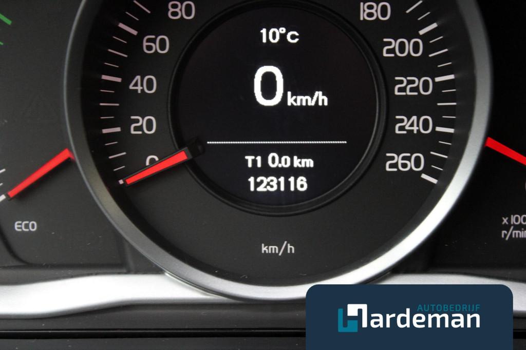 Volvo V60 1.6 T3 Momentum Navi Trekhaak, Stof, Gebruikt, 4 cilinders, 150 pk