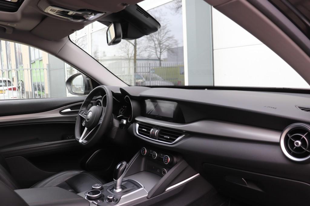 Alfa romeo STELVIO 2.0 T AWD Ti Q4 /CARPLAY/KEYLESS/ADAP.CRU, Auto's, Alfa Romeo, Automaat, Euro 6, 4 cilinders, Zwart