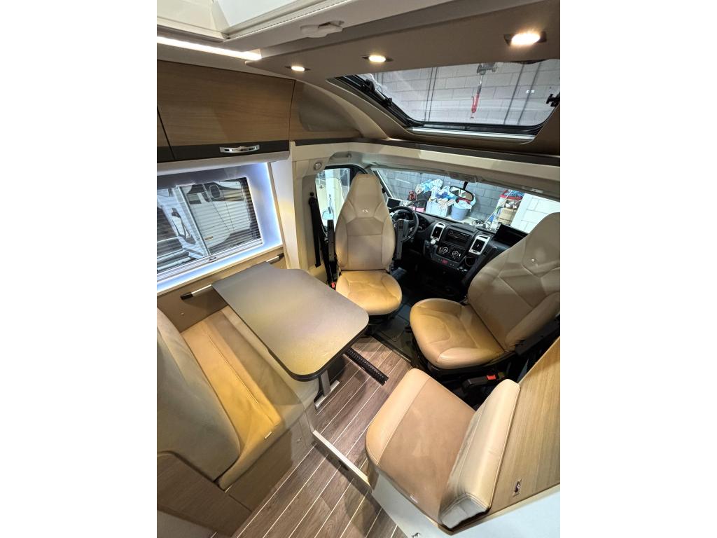 Adria Compact Plus AUTOMAAT ENKELE BEDDEN 6.60M, Automaat, Standaard zit, Luifel, Bedrijf