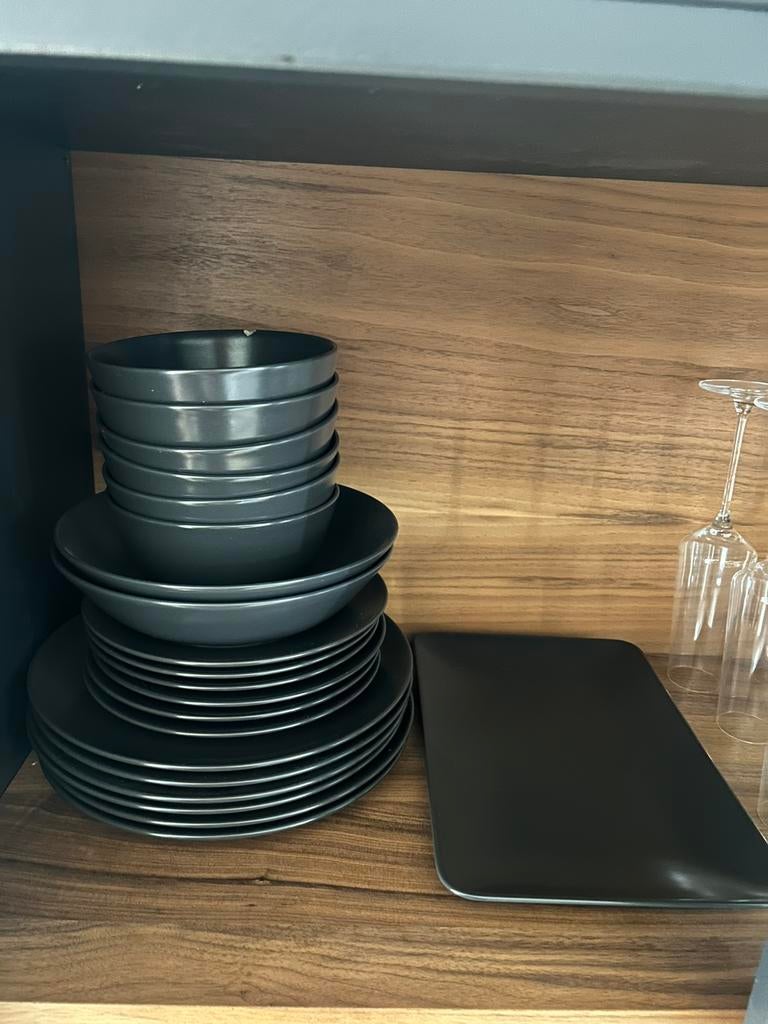 Ikea serviesset mat zwart, Huis en Inrichting, Keuken | Servies, Ophalen, Gebruikt