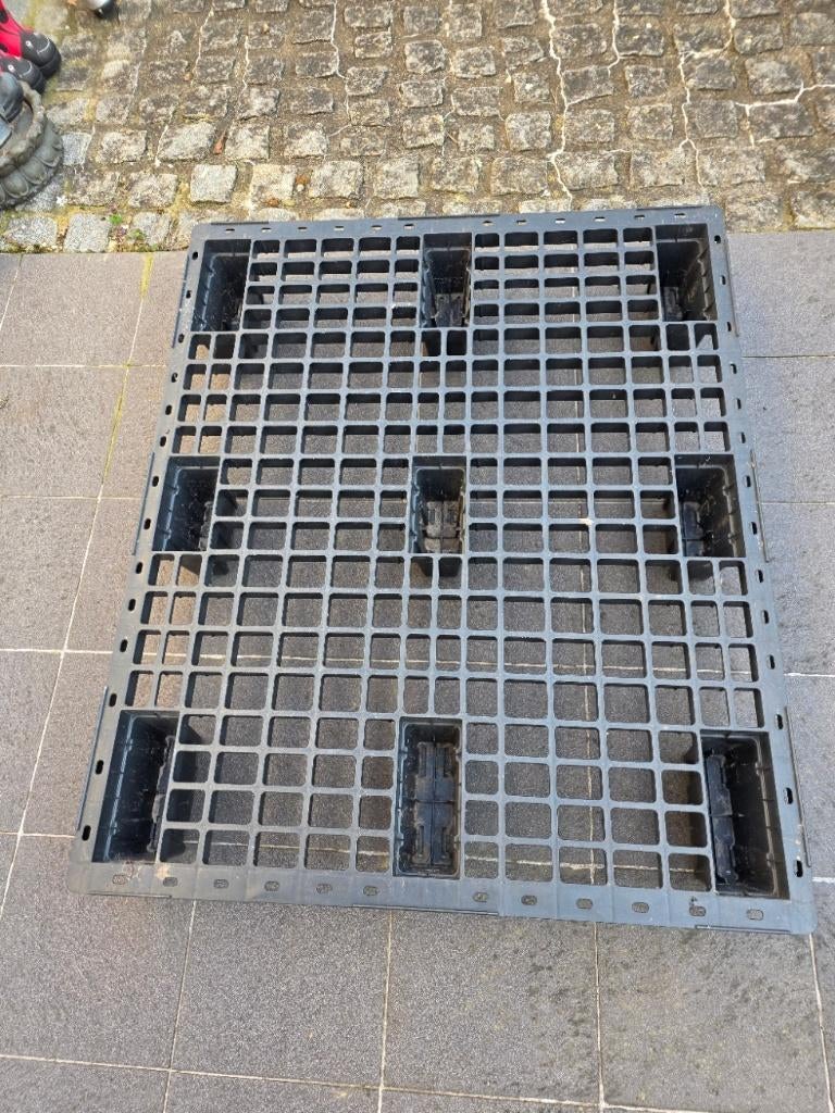 Kunststof pallet, Ophalen, Gebruikt