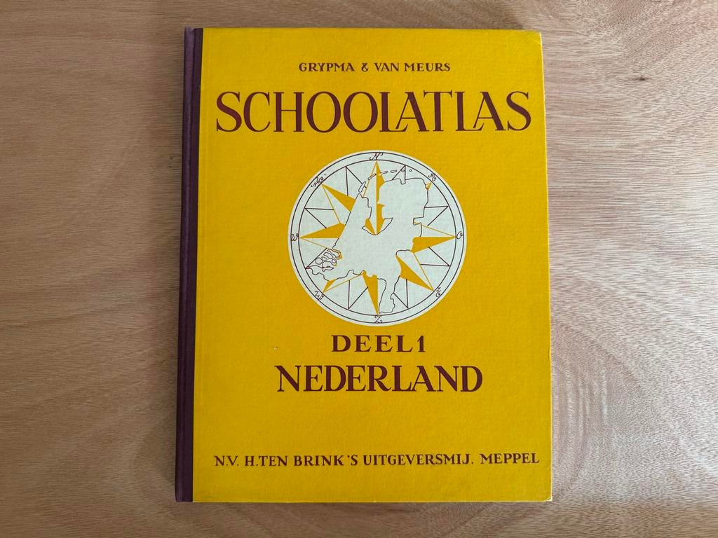 Schoolatlas deel 1 - Nederland (Grypma & Van Meurs), Gelezen, Overige atlassen, Ophalen of Verzenden, 1800 tot 2000