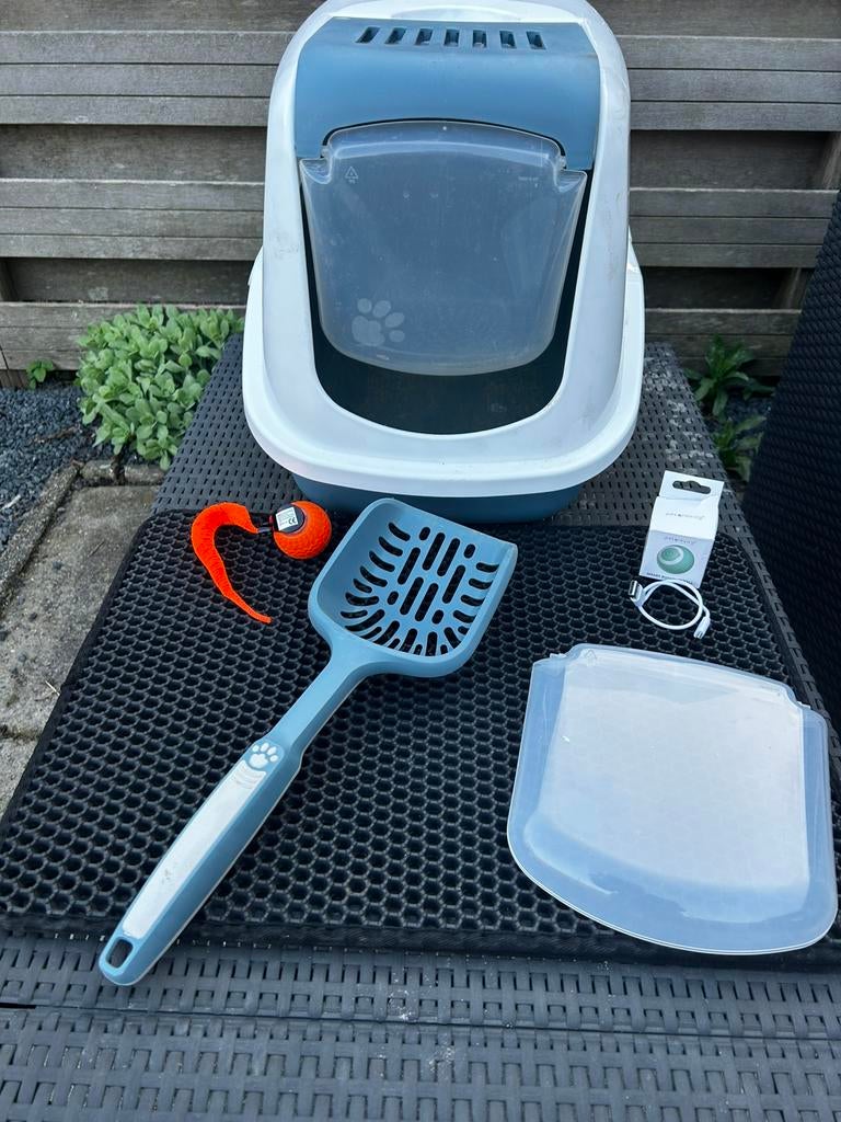 Litter box + cat toys, Dieren en Toebehoren, Katten-accessoires, Ophalen of Verzenden, Zo goed als nieuw