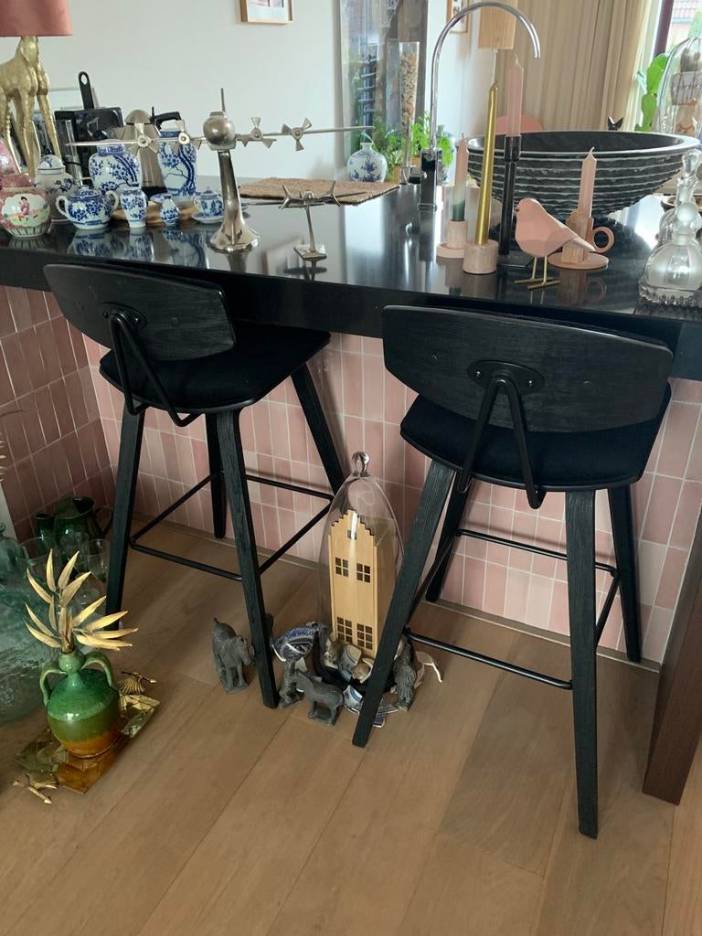 Set WOOOD barkrukken model Senn met fluwelen kussen  € 80,-, 2 krukken, Ophalen, Zo goed als nieuw, 60 tot 90 cm