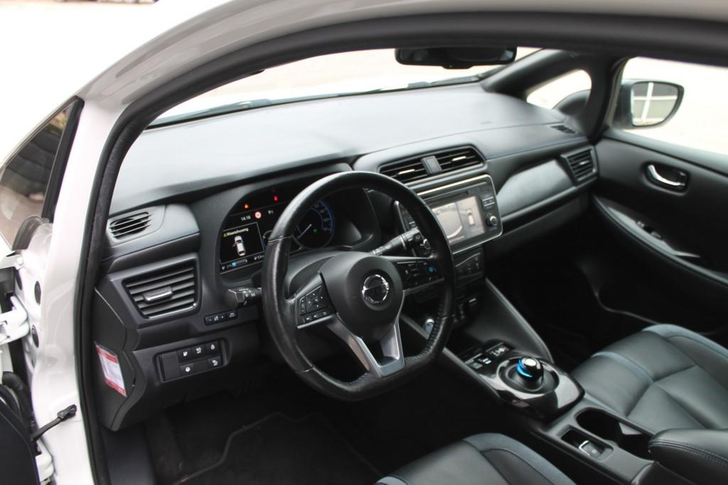 Nissan LEAF TEKNA 40 KWH, Gebruikt, Bluetooth, Wit, 270 km