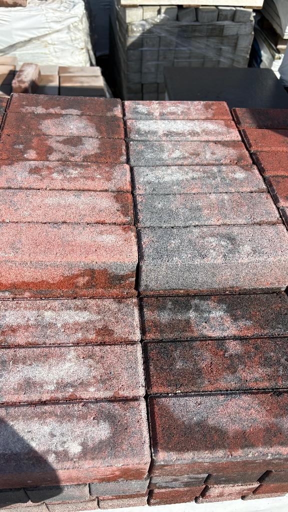 Dikformaat rood zwart 21x7, Klinkers, Ophalen of Verzenden, Zo goed als nieuw, 10 m² of meer