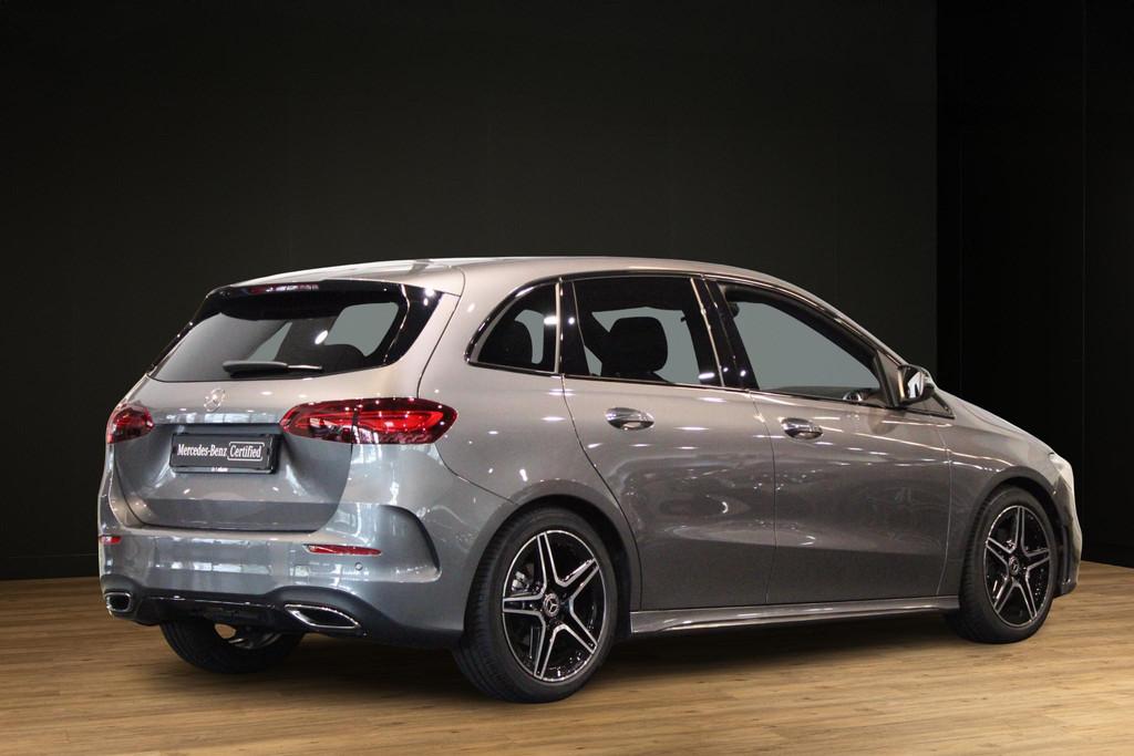 Mercedes-Benz B-Klasse 180 AMG Line Panorama dak | Trekhaak, 745 kg, Gebruikt, 4 cilinders, 1390 kg