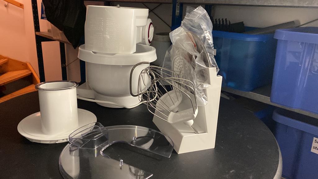 Keukenmachine van Bosch MUM 48 voor €50, Witgoed en Apparatuur, Keukenmixers, Ophalen of Verzenden, Nieuw, 3 snelheden of meer