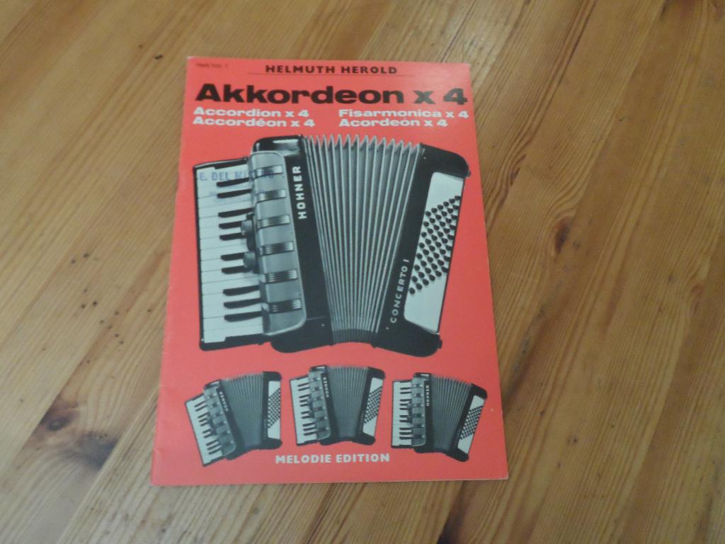 Helmuth herold - akkordeon x 4, Ophalen of Verzenden, Zo goed als nieuw, Artiest of Componist, Populair