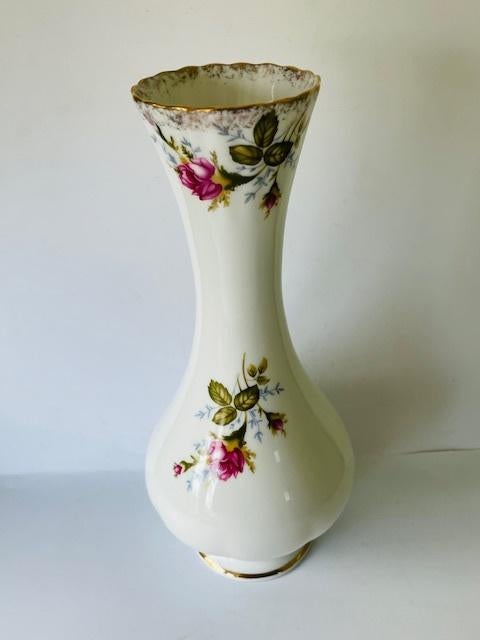 Oude rood rose romantische vaas porselein roosjes. Chodziez., Ophalen