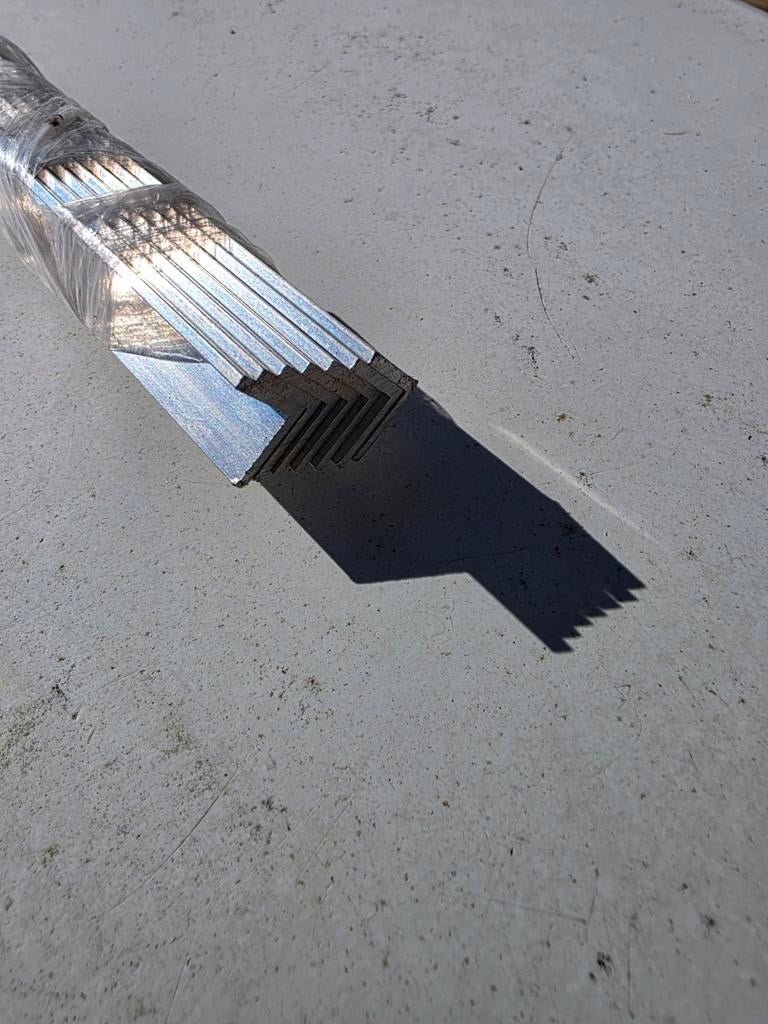 Hoeklijn aluminium 130cmx1.5cmx1.5cm, Ophalen, Aluminium