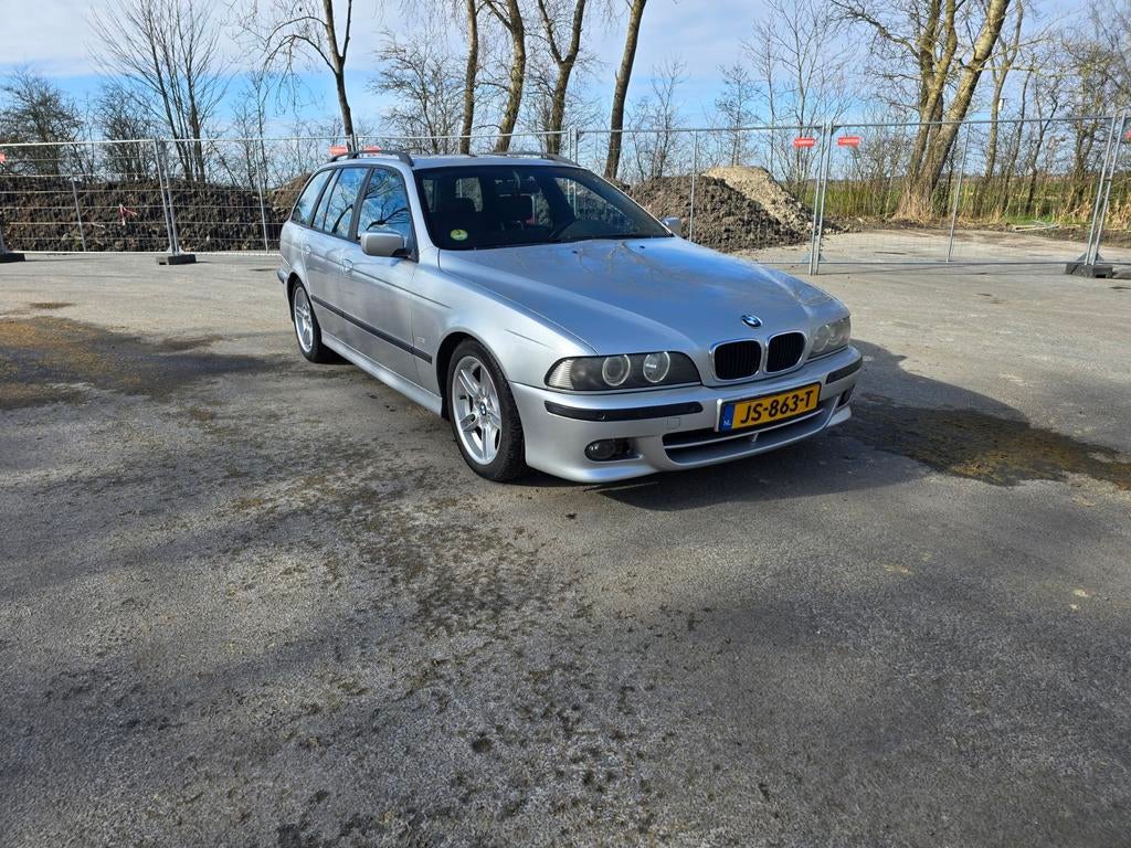 BMW 5-Serie 2.9 D 530 Touring AUT 2002 Grijs, Auto's, BMW, Automaat, Achterwielaandrijving, Zwart, 2000 kg