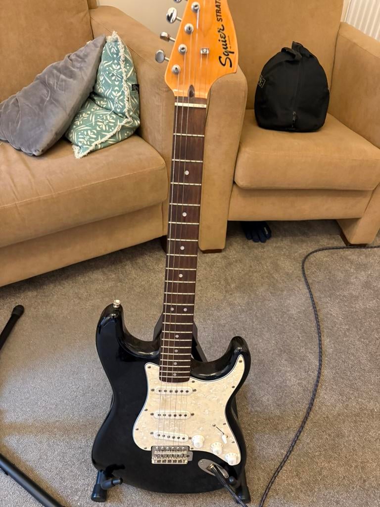 Squier Stratocaster met Fender Champion 100 versterker, Ophalen, Fender, Met versterker, Zo goed als nieuw