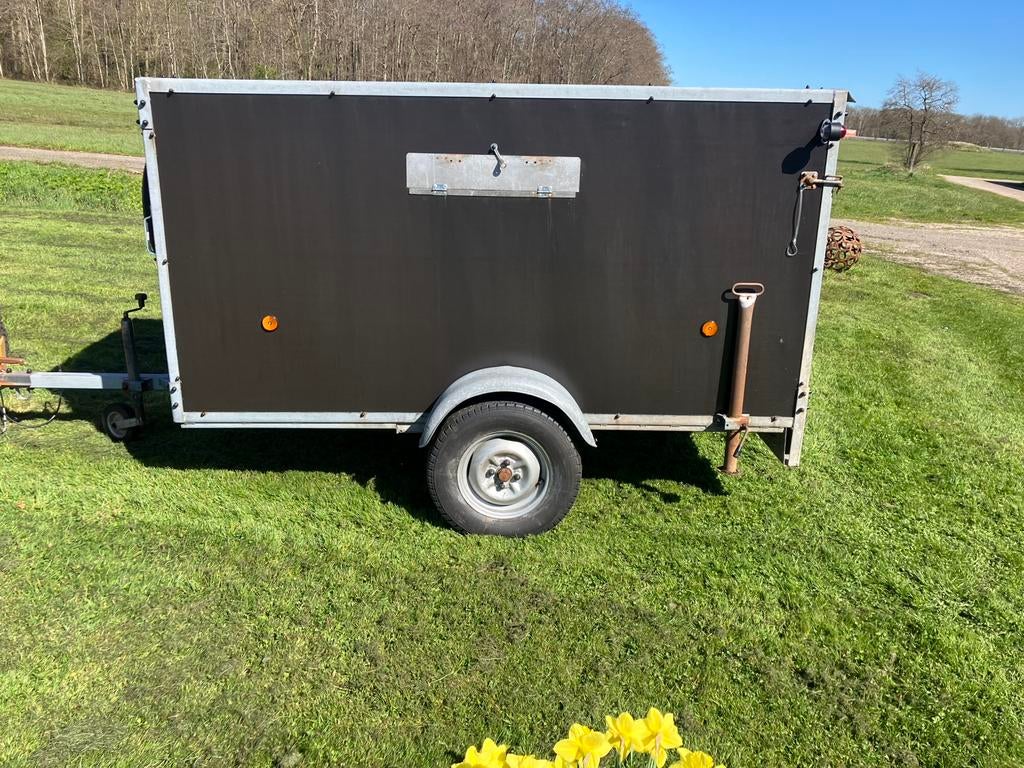 Gesloten aanhanger. Kleinveetrailer, Ophalen, Zo goed als nieuw