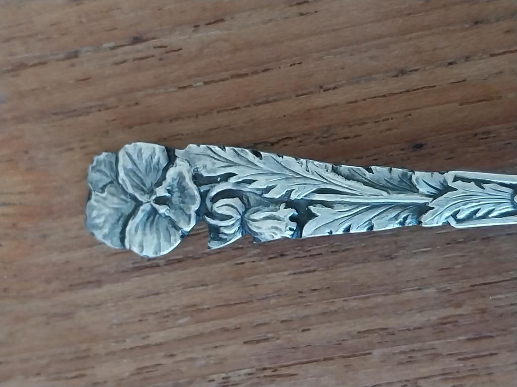 Antieke Sola 100 verzilverde lepel met bloemmotief, Antiek en Kunst, Antiek | Bestek, Ophalen of Verzenden