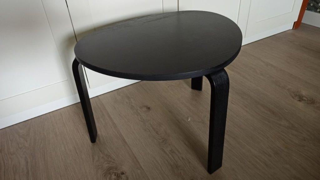 IKEA Svalsta bijzettafel zwart, Huis en Inrichting, Tafels | Bijzettafels, Minder dan 55 cm, Gebruikt, Rond, Hout