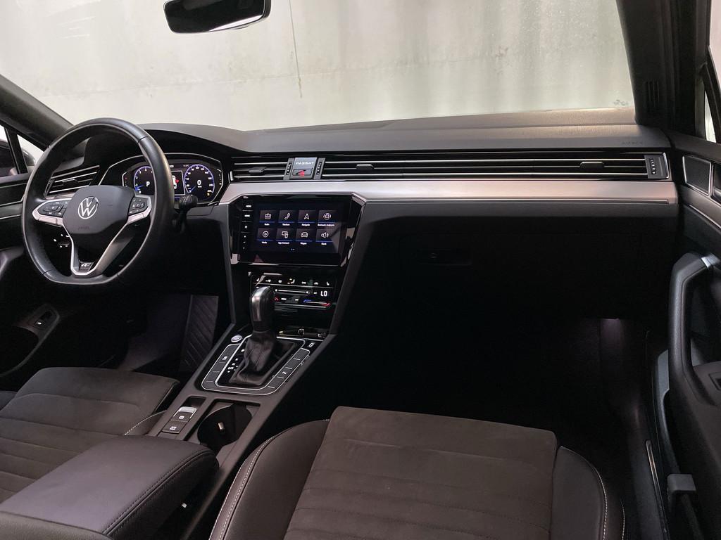 Volkswagen Passat Variant 1.5 TSI R-Line Business + Panoramd, 730 kg, 4 cilinders, Alcantara, Zwart