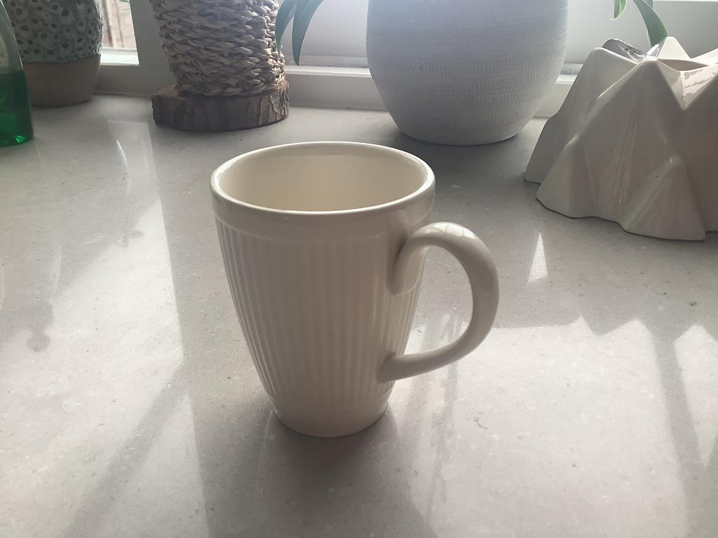 Nieuwe beker van WEDGWOOD WINDSOR., Nieuw, Ophalen of Verzenden, Wedgwood, Kop(pen) en/of Schotel(s)