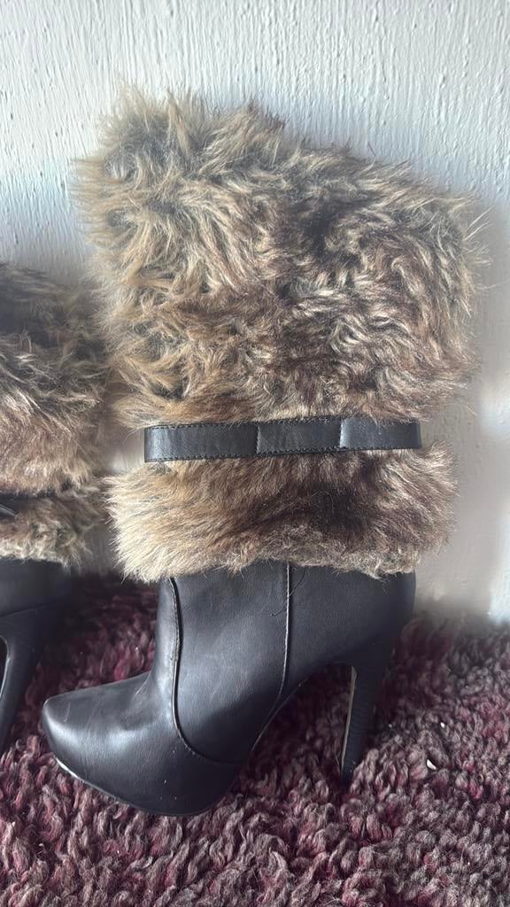 Hakken, Ophalen, Zo goed als nieuw, Zwart, Hoge laarzen