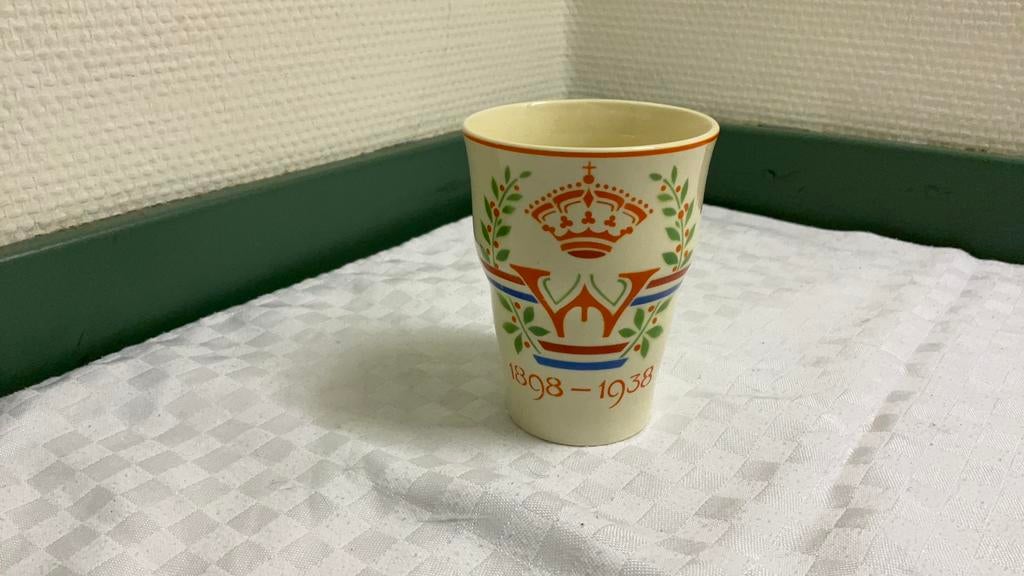 Beker wilhelmina, 1898-1938, Verzamelen, Ophalen of Verzenden, Zo goed als nieuw, Servies