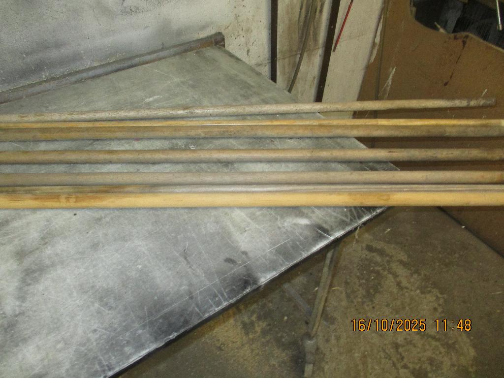 12 zitstokken     (hout)  1,60x0,28 m/m, Ophalen, Zo goed als nieuw, Kooi-accessoires