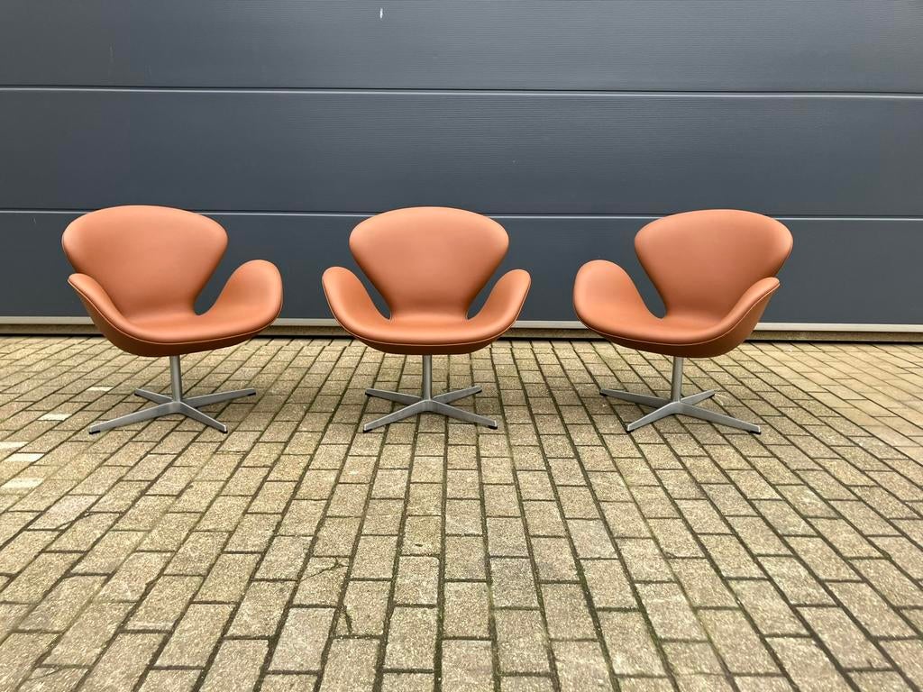 3x Fritz Hansen Swan chair in Cognac leder, NIEUW!!!, Huis en Inrichting, Fauteuils, Ophalen of Verzenden, Knoll vitra elda b&b italia sede cassina artifort togo leolux